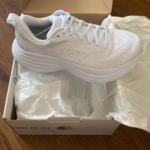 NWT NEVER WORN HOKAS